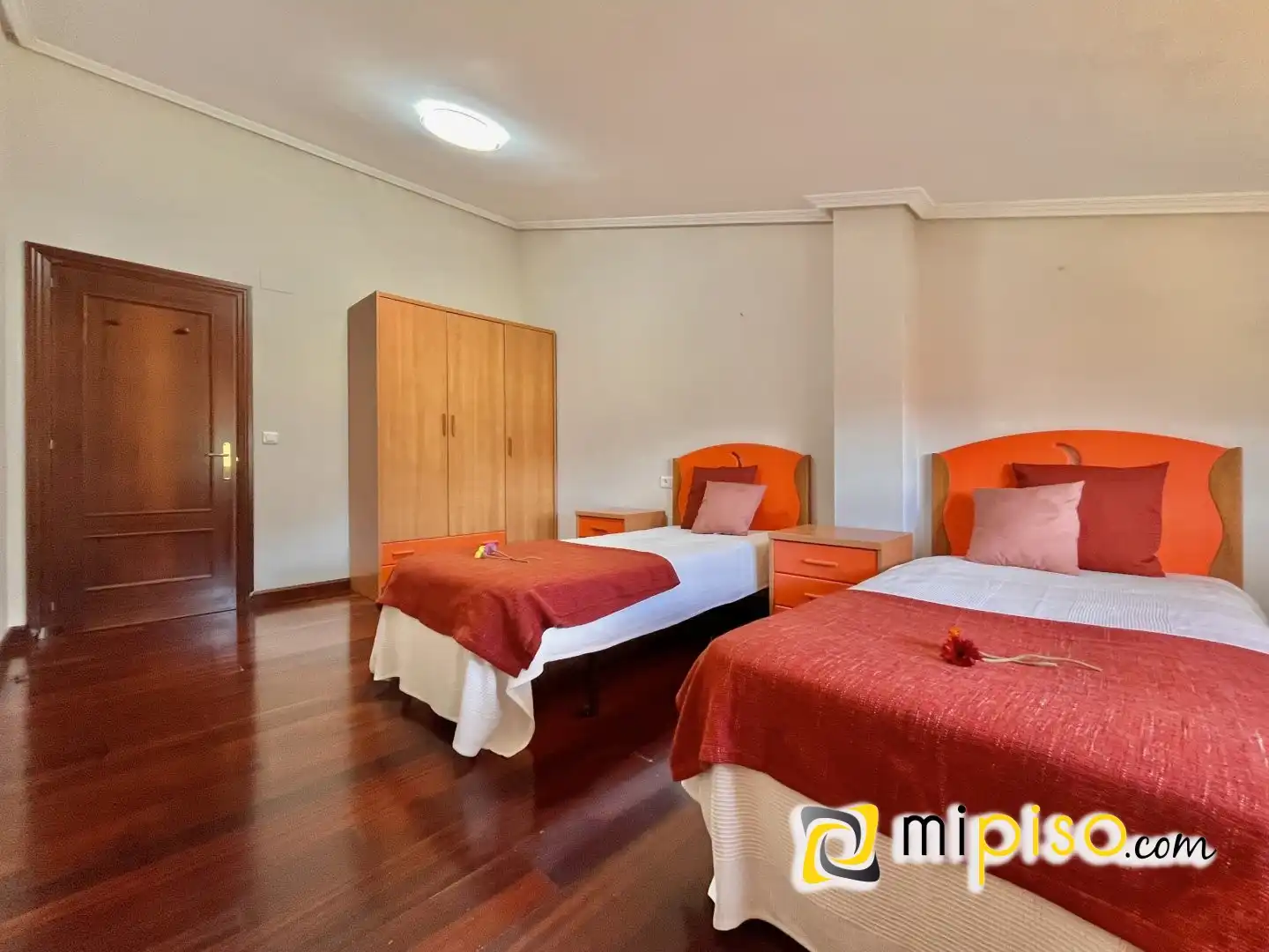 Habitación de Casa adosada en venta en Ruesga con Calefacción, Terraza y Amueblado
