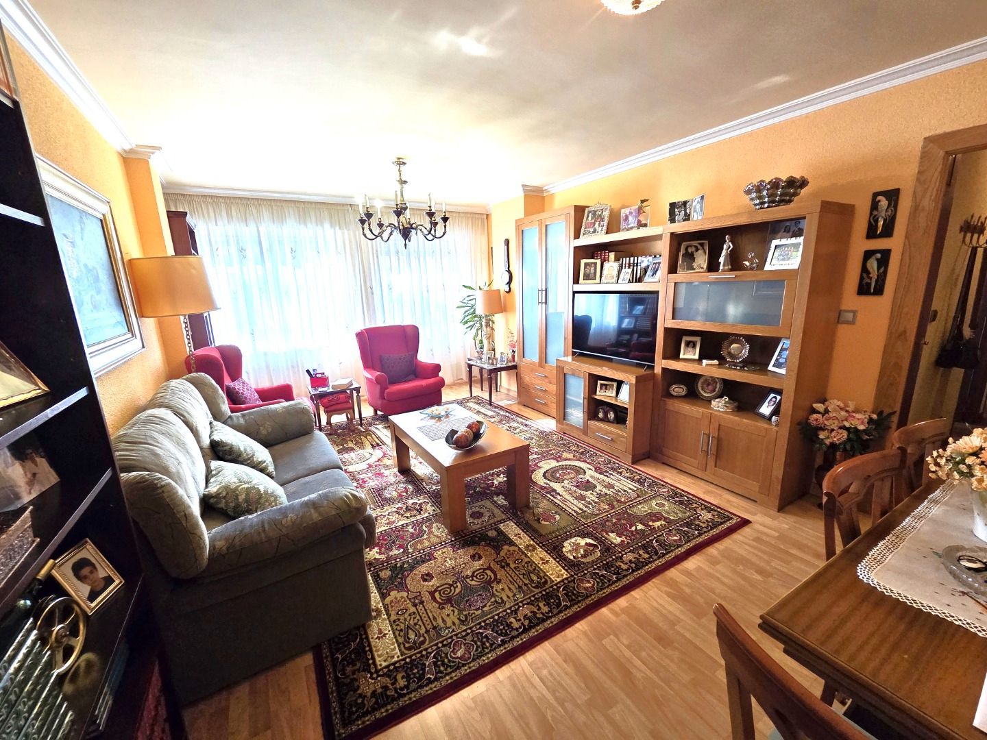 Sala d'estar de Pis en venda en Burgos Capital amb Calefacció, Parquet i Terrassa