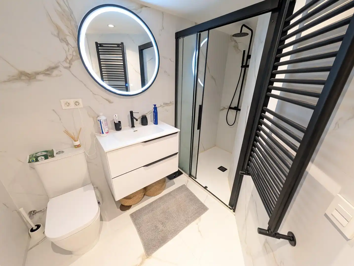 Baño de Piso en venta en Oviedo  con Calefacción, Parquet y Terraza