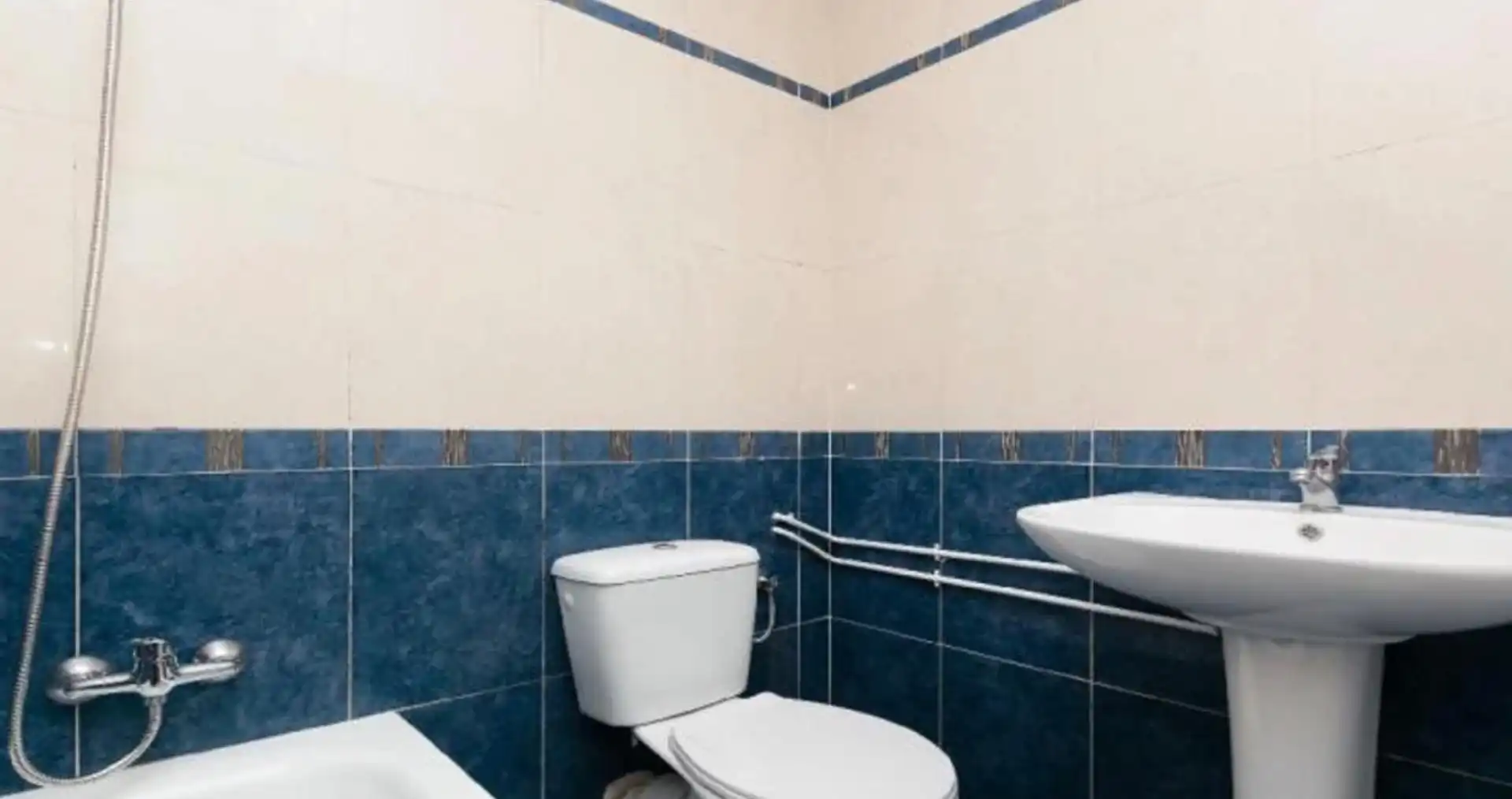 Badezimmer von Wohnungen zum Verkauf in Ripollet