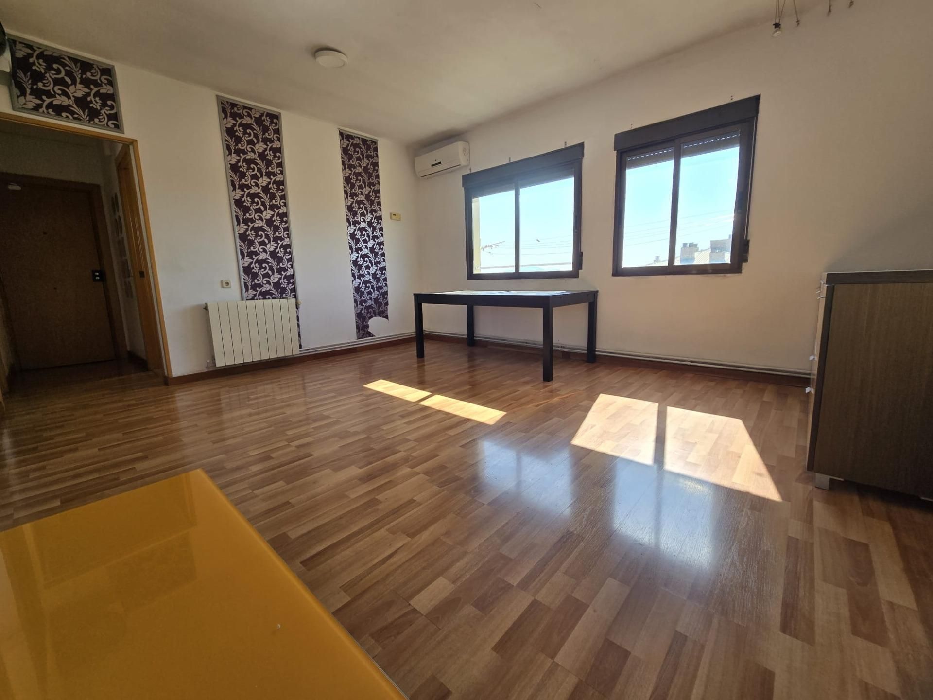 Habitación de Piso en venta en Sabadell con Aire acondicionado, Calefacción y Parquet