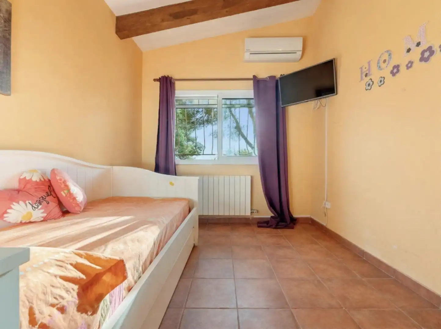 Habitación de Casa o chalet en venta en Roda de Berà con Aire acondicionado, Calefacción y Jardín privado