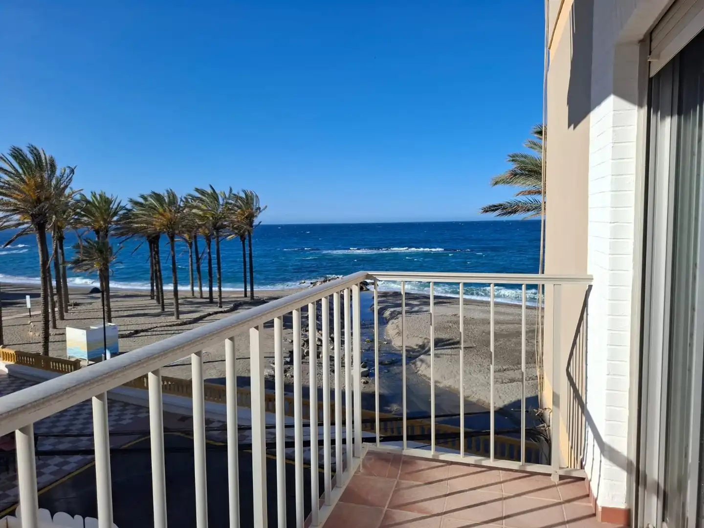 Außenansicht von Wohnung zum Verkauf in Torrenueva Costa mit Terrasse, Abstellraum und Möbliert