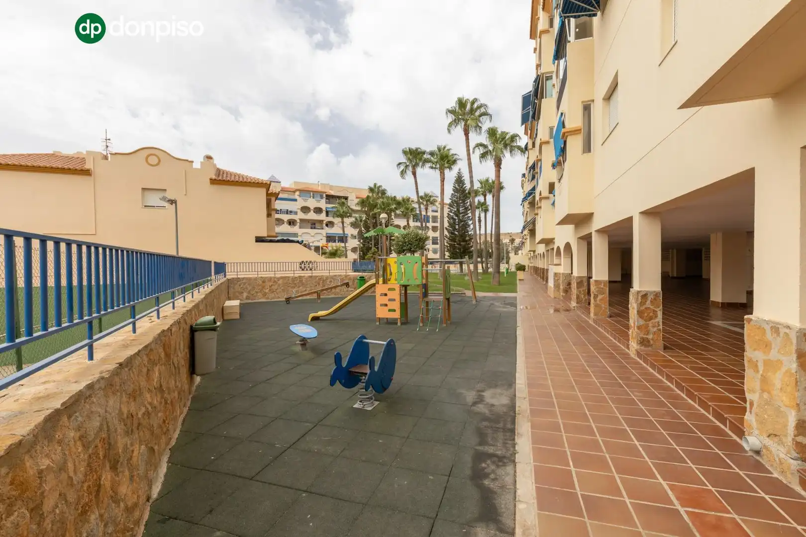 Vista exterior de Piso en venta en El Ejido con Piscina comunitaria
