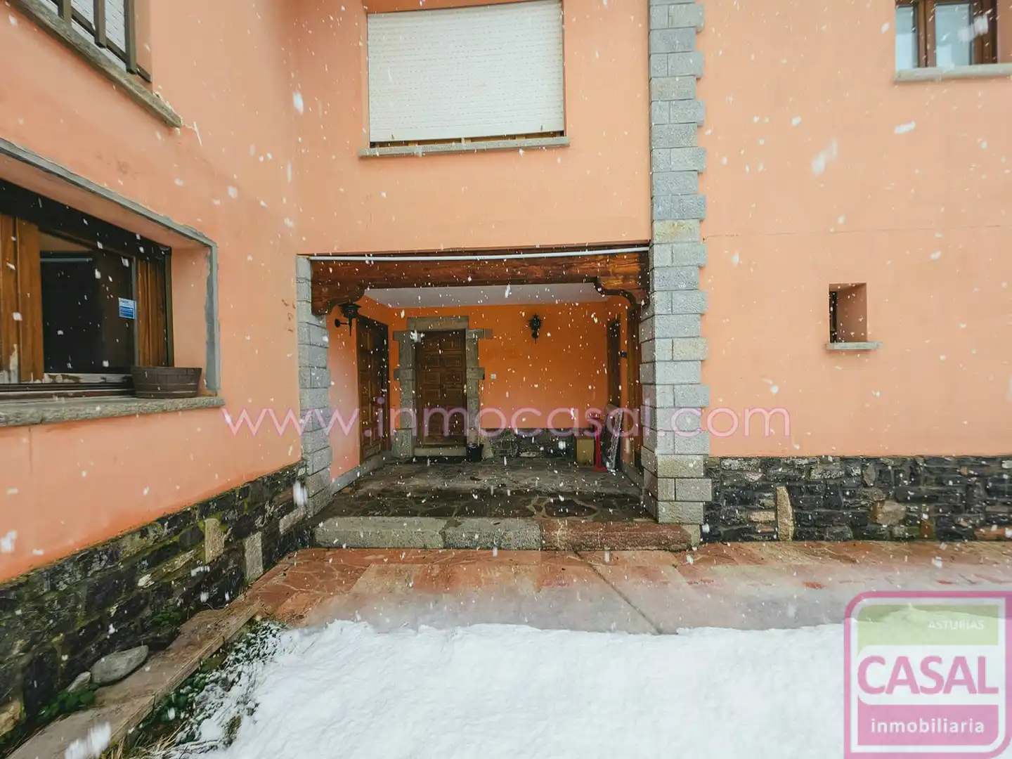 Vista exterior de Casa o chalet en venta en León Capital  con Calefacción, Trastero y Amueblado