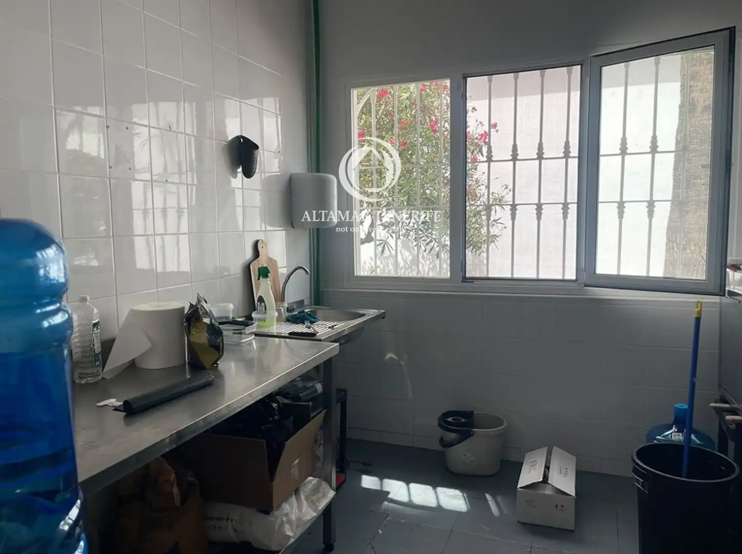 Kitchen of Commercial properties for rent in Arona