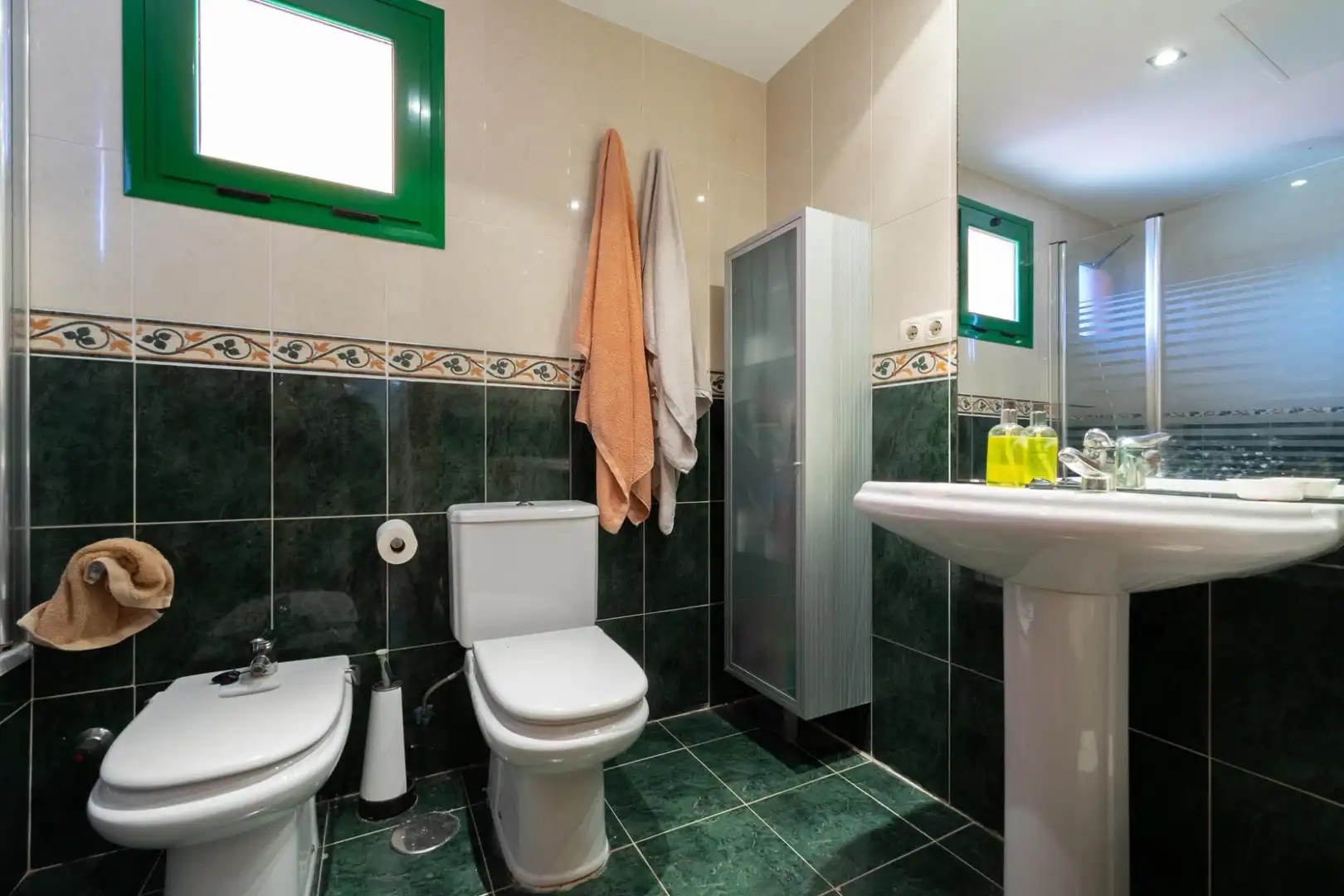 Baño de Dúplex en venta en Fuengirola con Terraza, Trastero y Piscina comunitaria