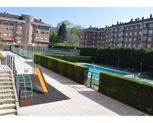 Piscina de Pis de lloguer en Oviedo  amb Terrassa i Piscina