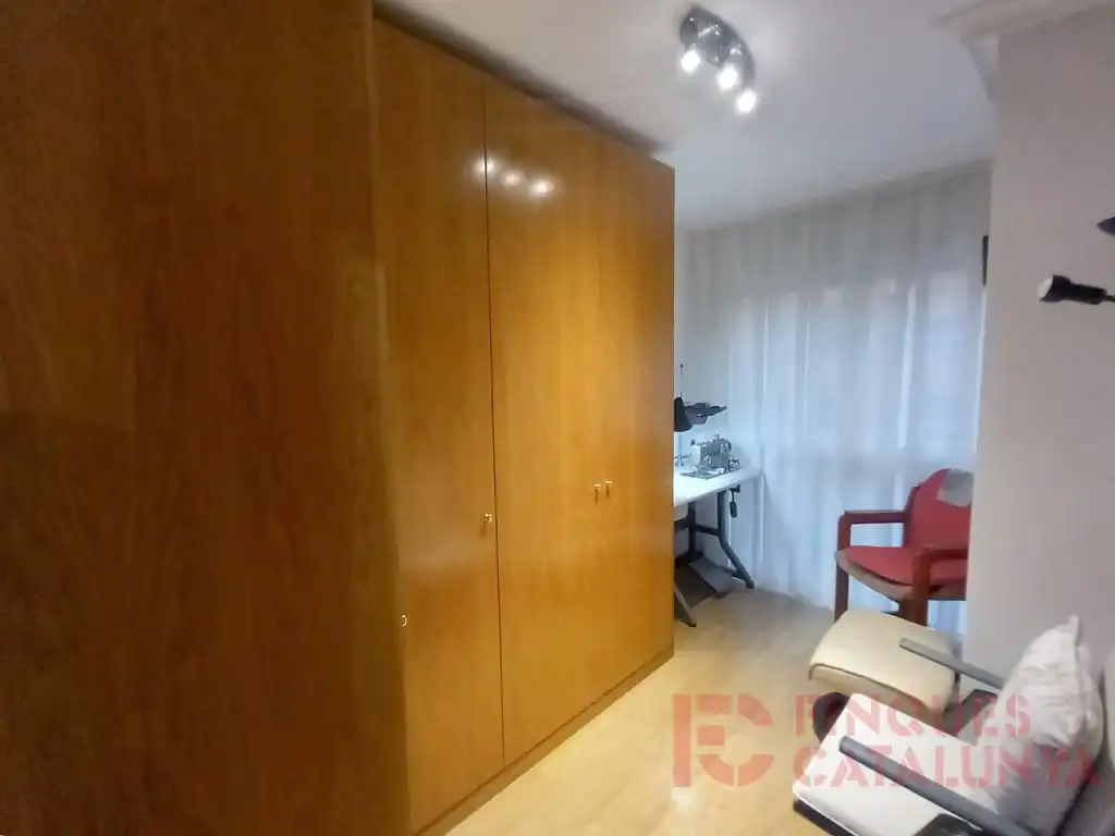 Dormitori de Pis en venda en Girona