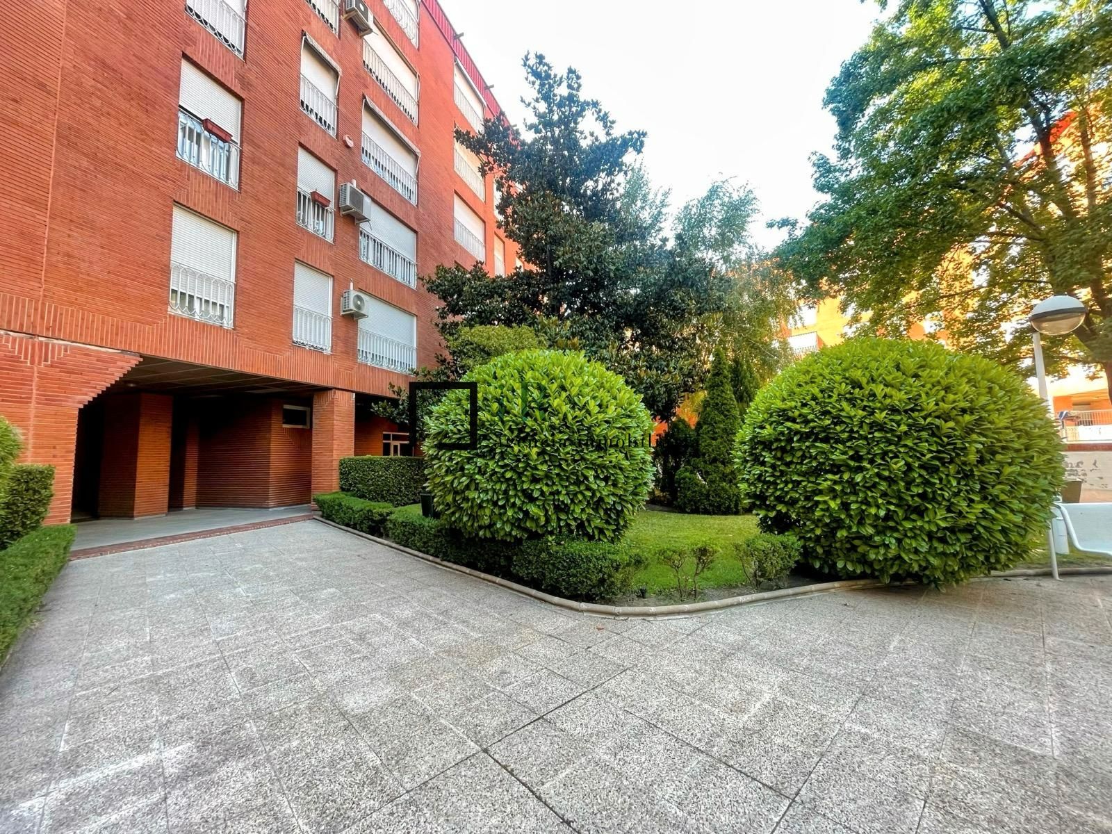 Exterior view of Flat for sale in  Madrid Capital  with Air Conditioner, Heating and Community pool