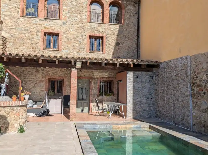 Maison rustique avec piscine à vendre à Carrer del Raval 39