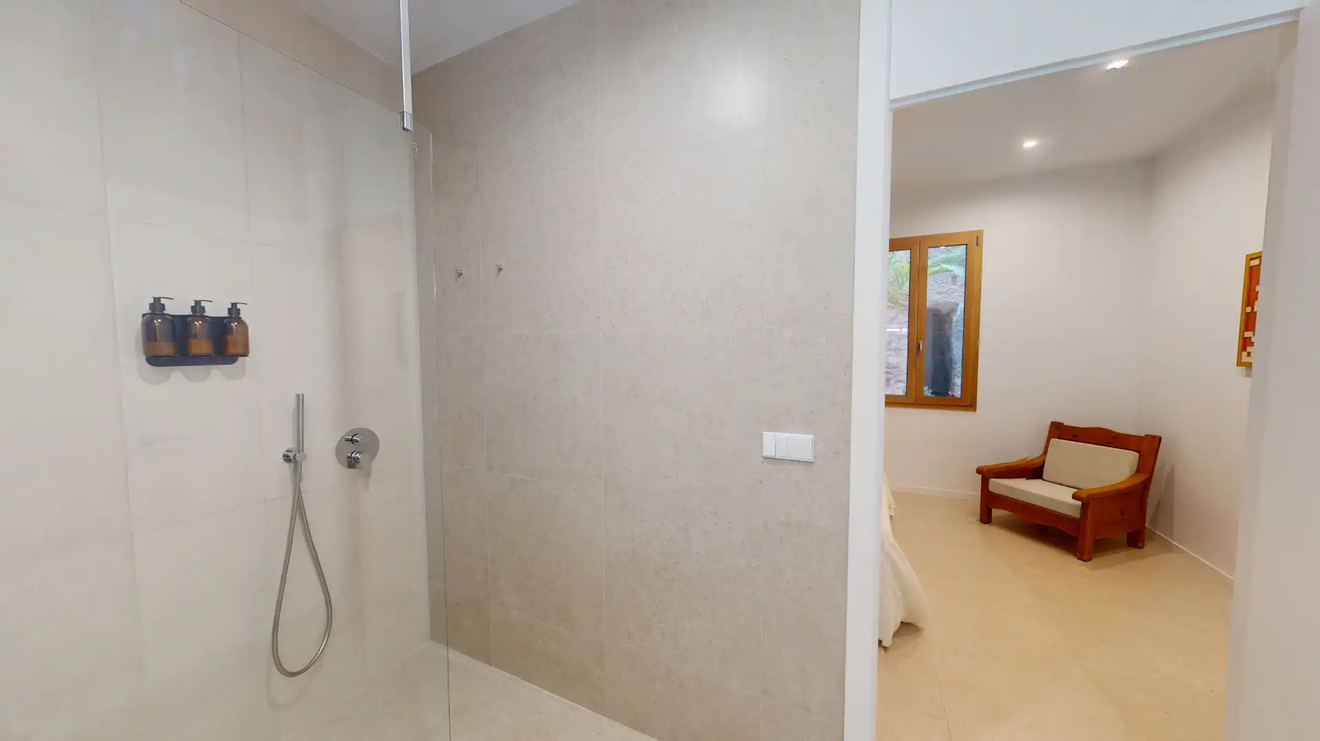 Badezimmer von Wohnung zum Verkauf in Alicante / Alacant mit Klimaanlage, Privatgarten und Abstellraum
