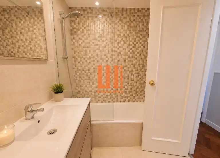 Baño de Piso en venta en Madrid con Calefacción, Terraza y Piscina comunitaria