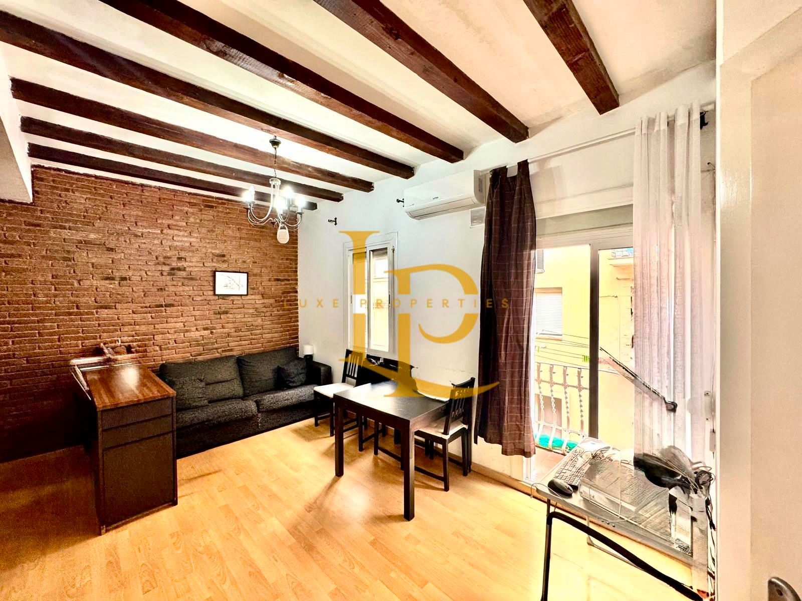 Exterior view of Flat for sale in  Barcelona Capital  with Air Conditioner, Heating and Parquet flooring