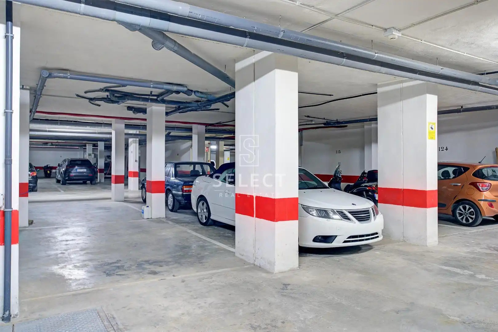 Parkplatz von Wohnungen zum Verkauf in Vélez de Benaudalla mit Klimaanlage, Privatgarten und Terrasse
