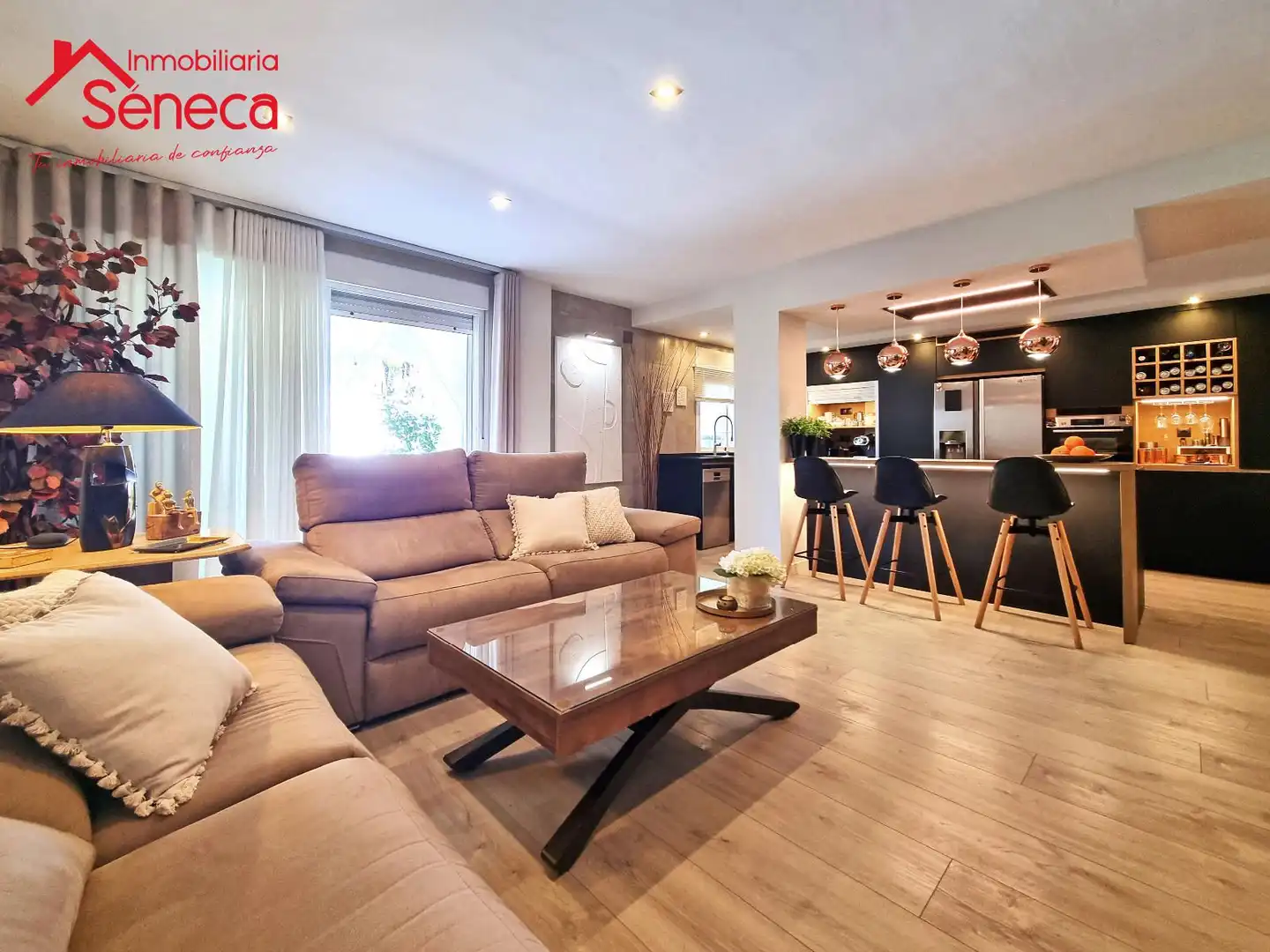 Sala d'estar de Casa o xalet en venda en Córdoba amb Aire condicionat, Calefacció i Terrassa