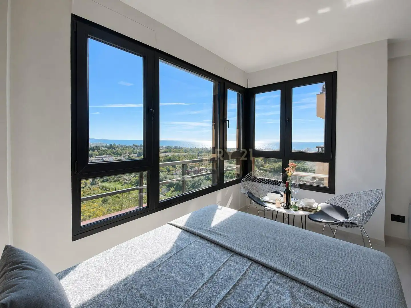 Bedroom of Study for sale in Marbella  with Air Conditioner, Oven and TV