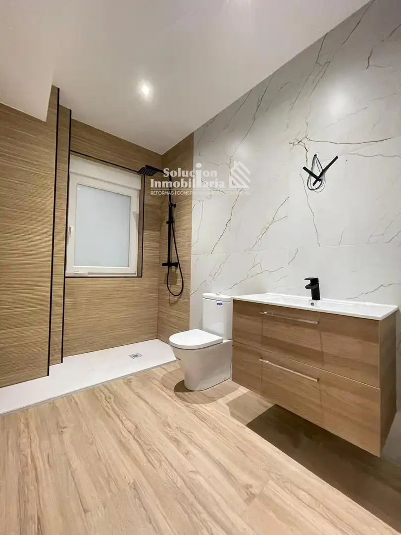 Bathroom of Flat for sale in Salamanca  with Heating and Terrace