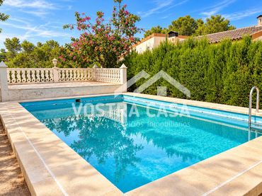 Xalet amb piscina en venda a Viñamalata