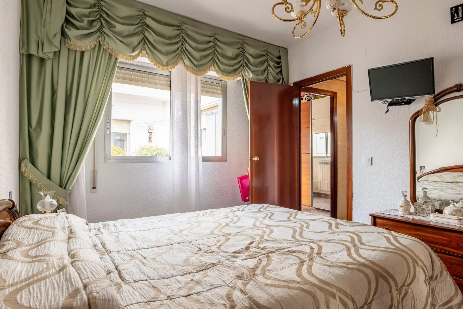 Casa o chalet en venta en Calle OSA MAYOR, 40, Valdefierro