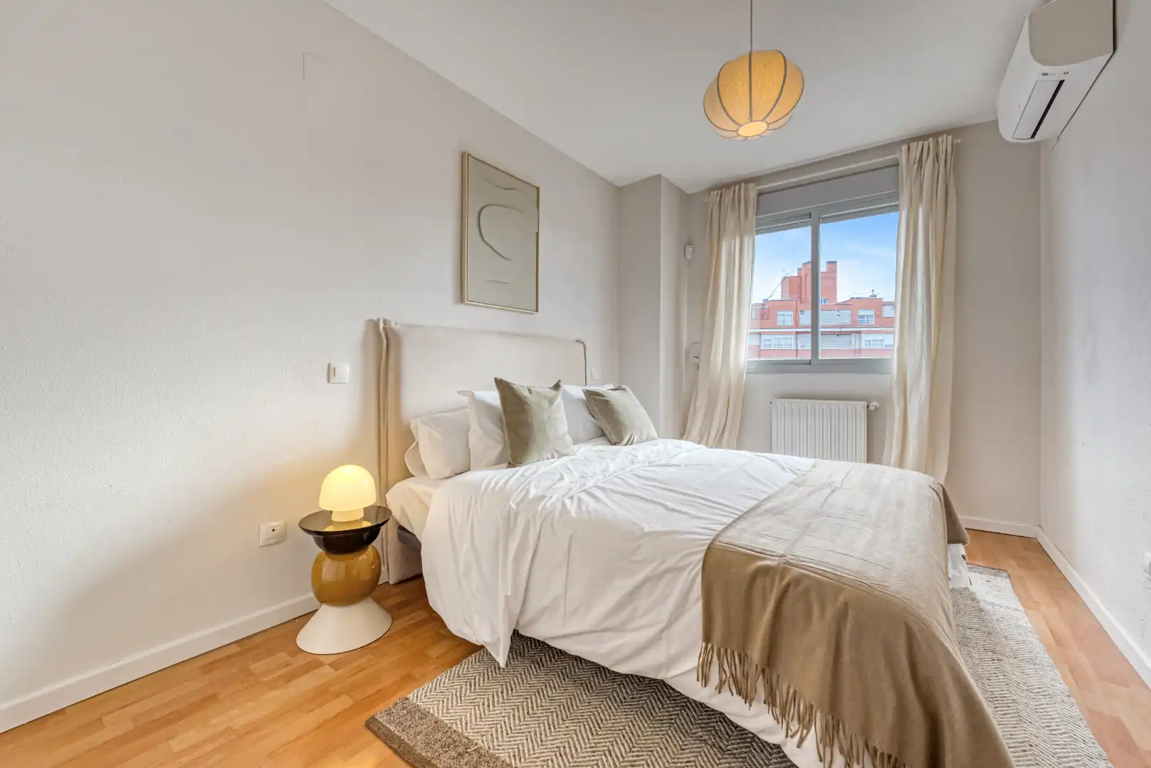 Bedroom of Apartments for rent in Madrid  with Air Conditioner, Heating and Parquet flooring