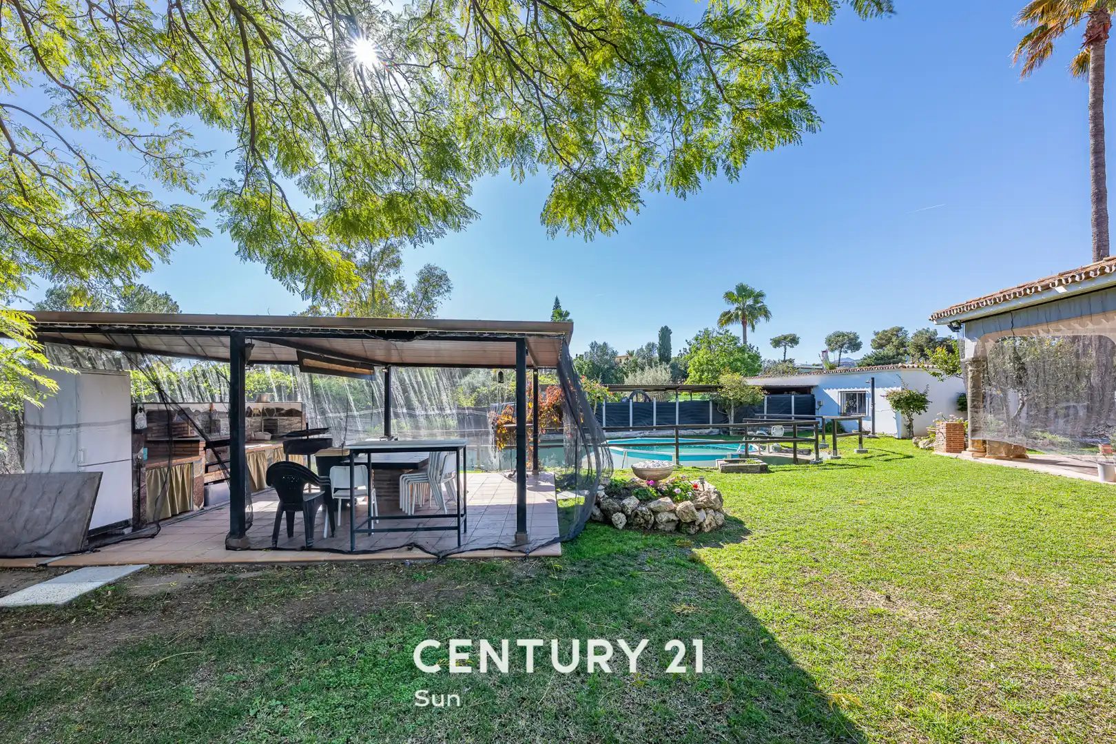 Außenansicht von Country house zum Verkauf in Marbella mit Privatgarten und Balkon