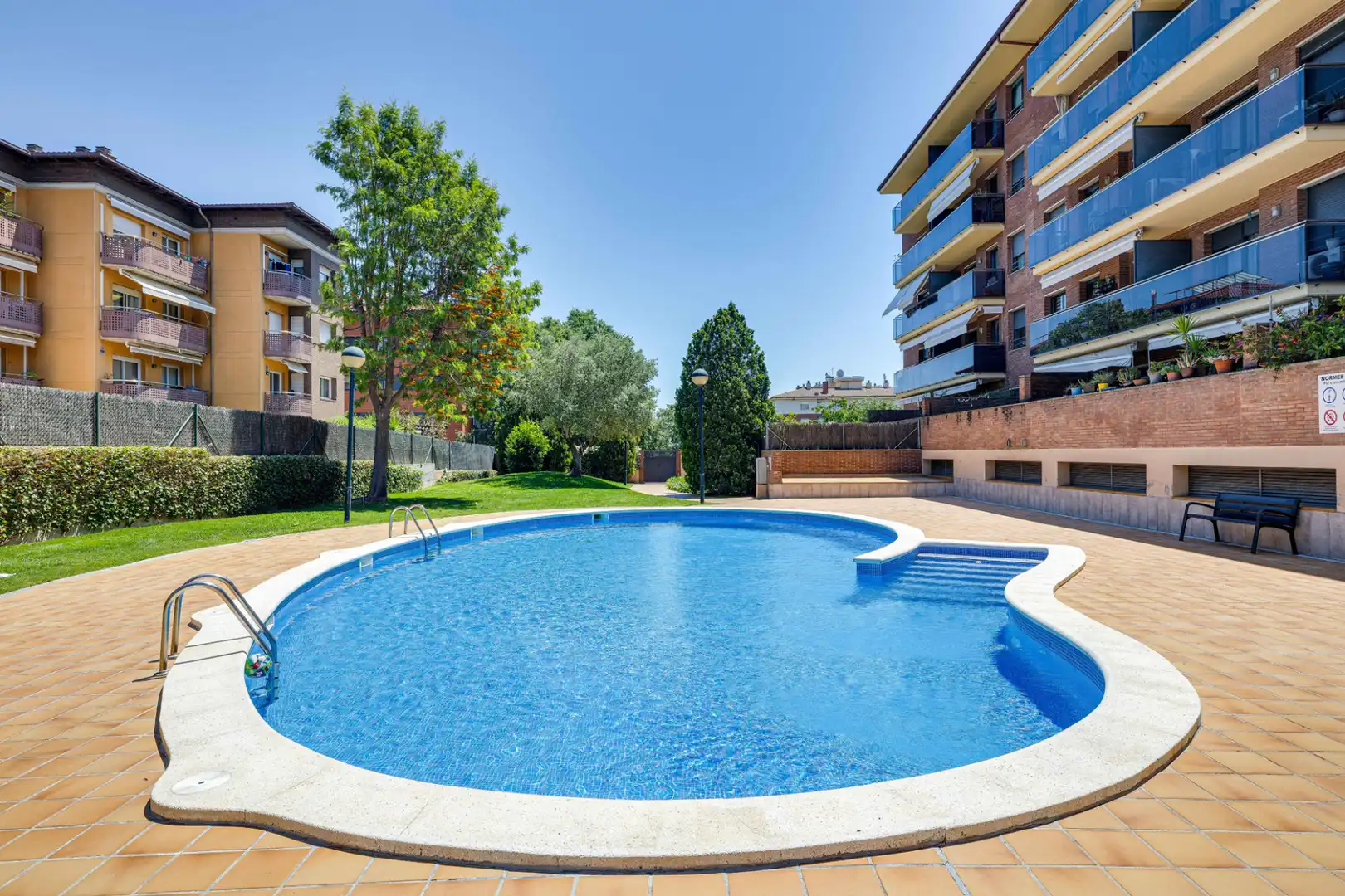 Swimming pool of Flat for sale in Sant Cugat del Vallès  with Air Conditioner, Heating and Parquet flooring