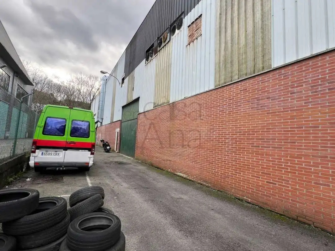 Exterior view of Industrial buildings for sale in Basauri 