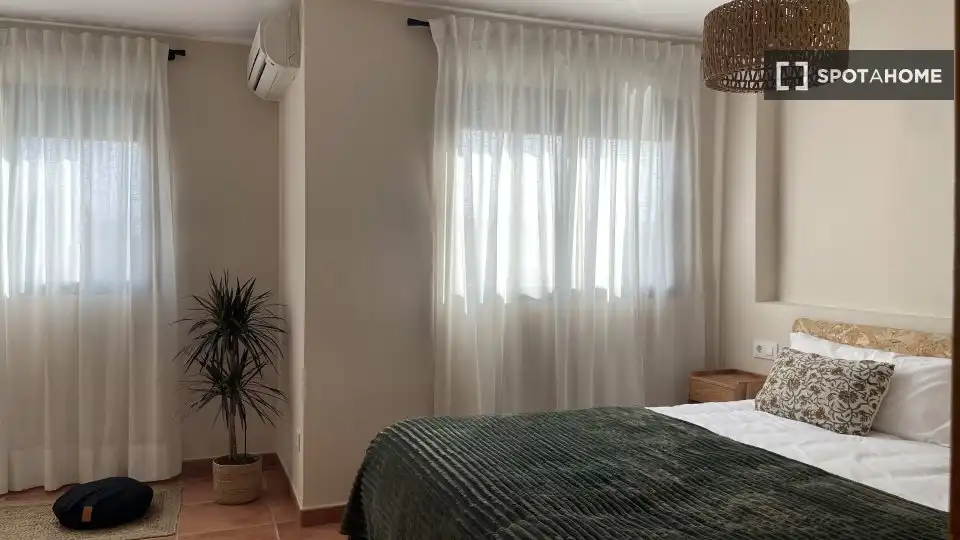 Dormitori de Apartament per a compartir en Daimús amb Aire condicionat, Terrassa i Moblat