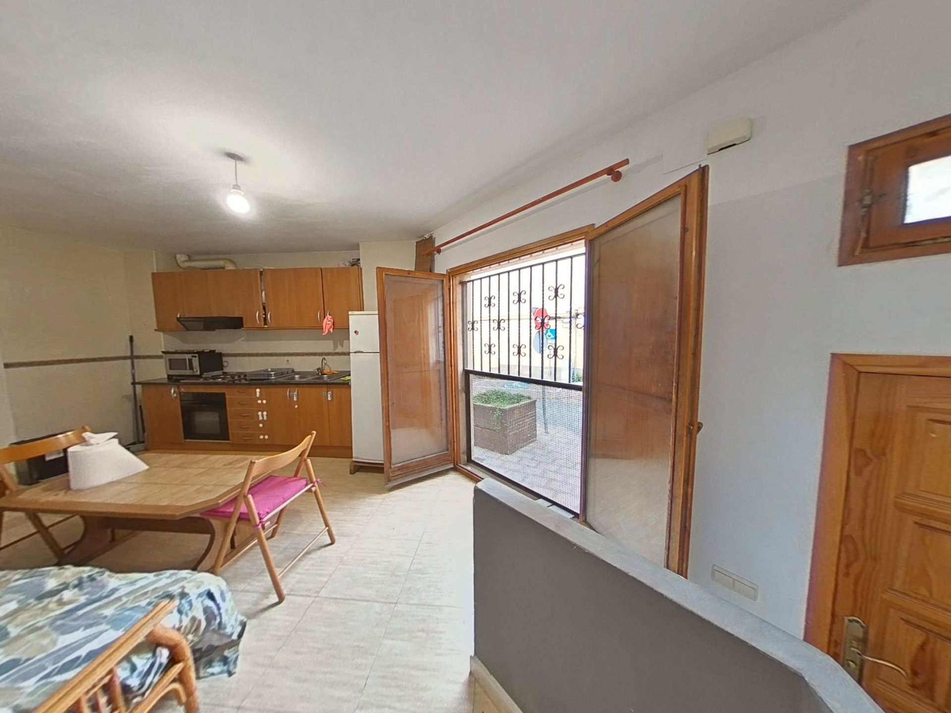 Vista exterior de Planta baixa en venda en Sant Andreu de la Barca amb Calefacció i Forn