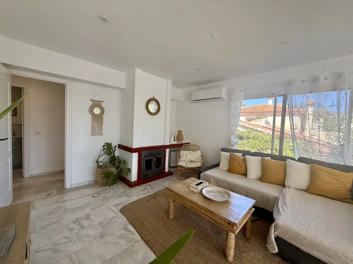 Sala de estar de Casa o chalet en venta en Marbella con Aire acondicionado, Jardín privado y Terraza
