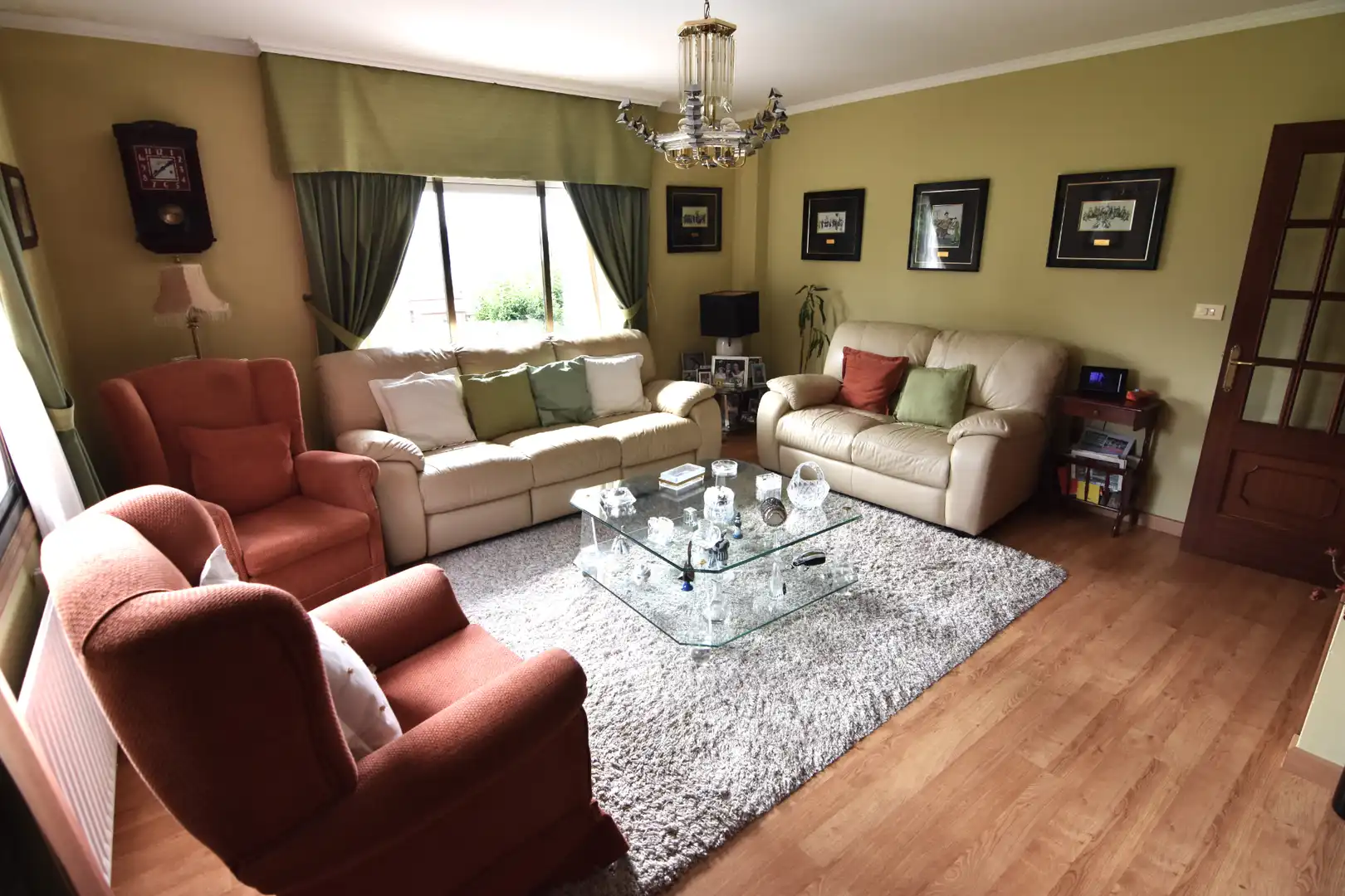 Sala de estar de Casa o chalet en venta en Oleiros con Calefacción, Jardín privado y Parquet