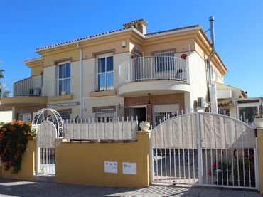 Casa amb jardí en venda a Orihuela Costa