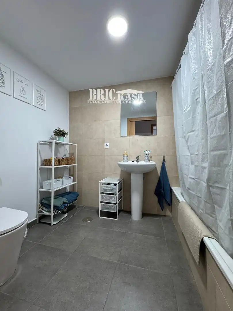 Bathroom of Flat for sale in Cáceres  with Air Conditioner and Terrace