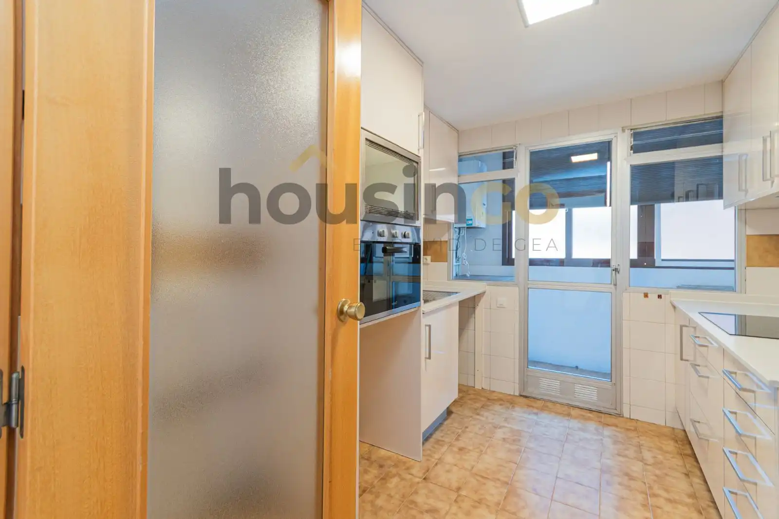 Kitchen of Flat for rent in Madrid  with Air Conditioner, Heating and Storage room