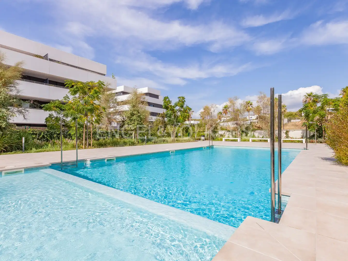 Schwimmbecken von Wohnungen zur Miete in Sitges mit Klimaanlage, Heizung und Privatgarten