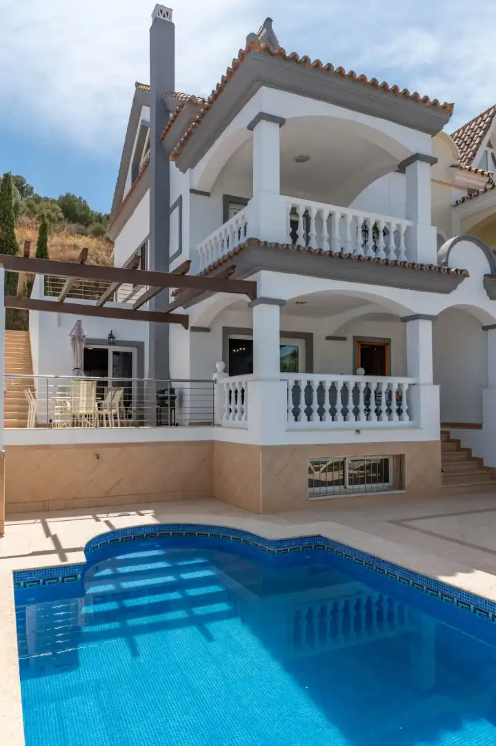 Vista exterior de Casa adosada de lloguer en Benalmádena amb Aire condicionat, Terrassa i Piscina