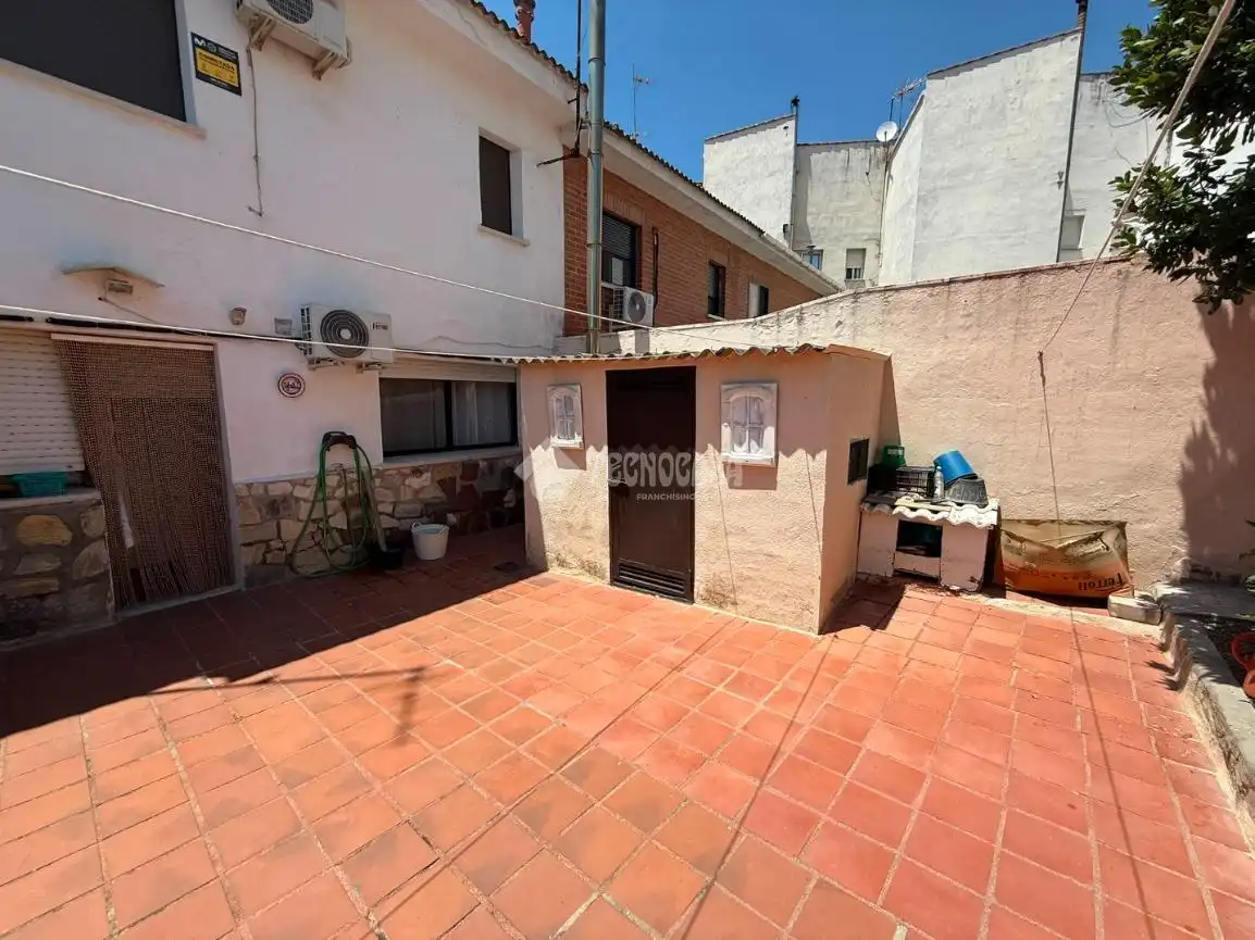 Vista exterior de Casa adosada en venda en Almorox amb Aire condicionat, Calefacció i Terrassa