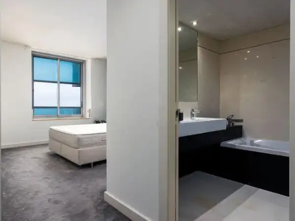 Baño de Ático de alquiler en Barcelona con Aire acondicionado, Calefacción y Parquet