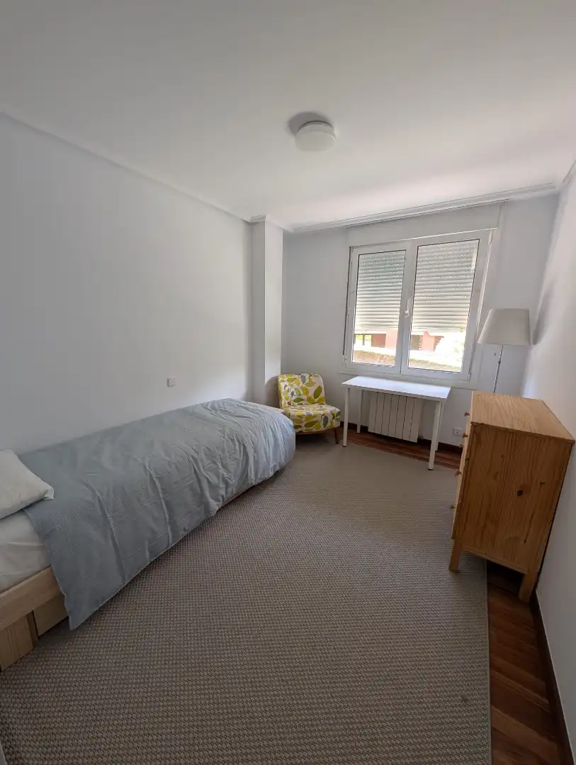 Flat for rent in Calle Arsenio Odriozola, Valdenoja