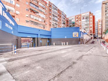 Individual con ascensor en alquiler en Avenida de Aragón 336
