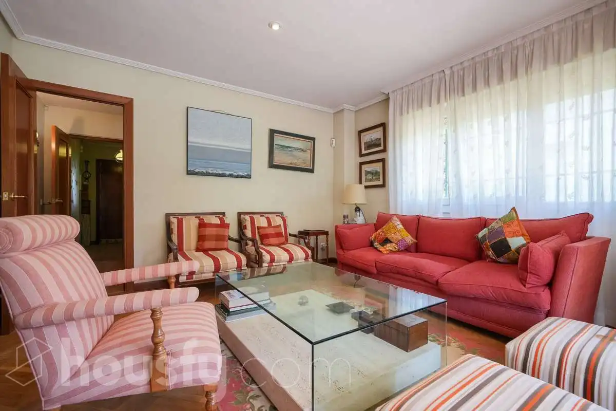 Living room of Houses for sale in Madrid  with Air Conditioner, Heating and Private garden
