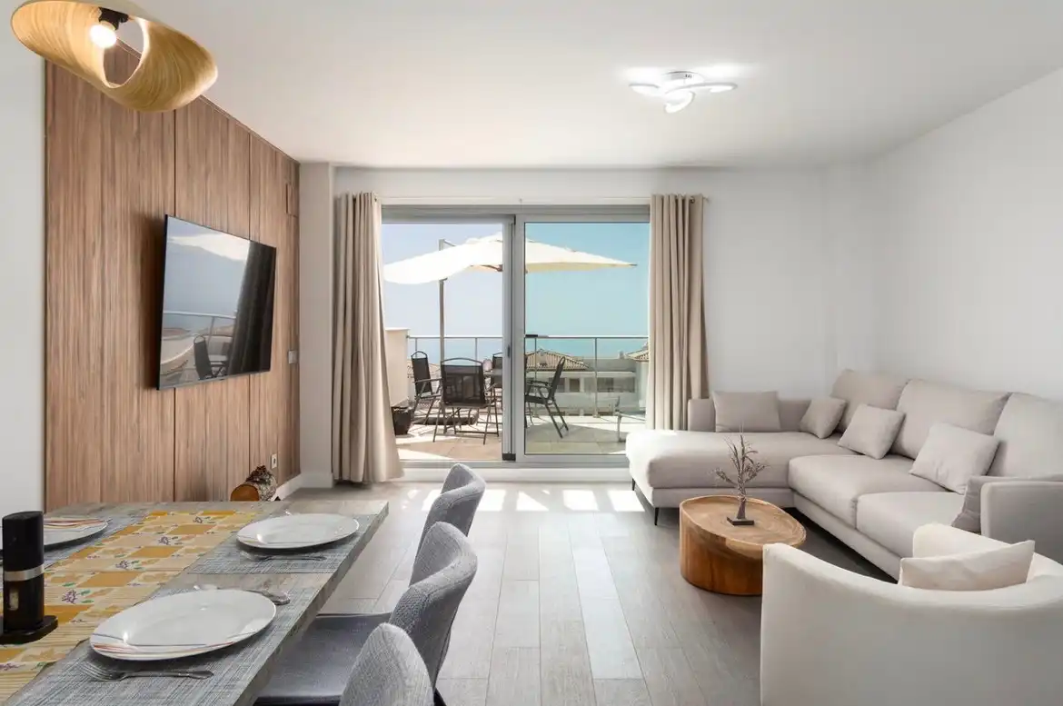 Sala d'estar de Pis en venda en Benalmádena amb Aire condicionat, Terrassa i Traster