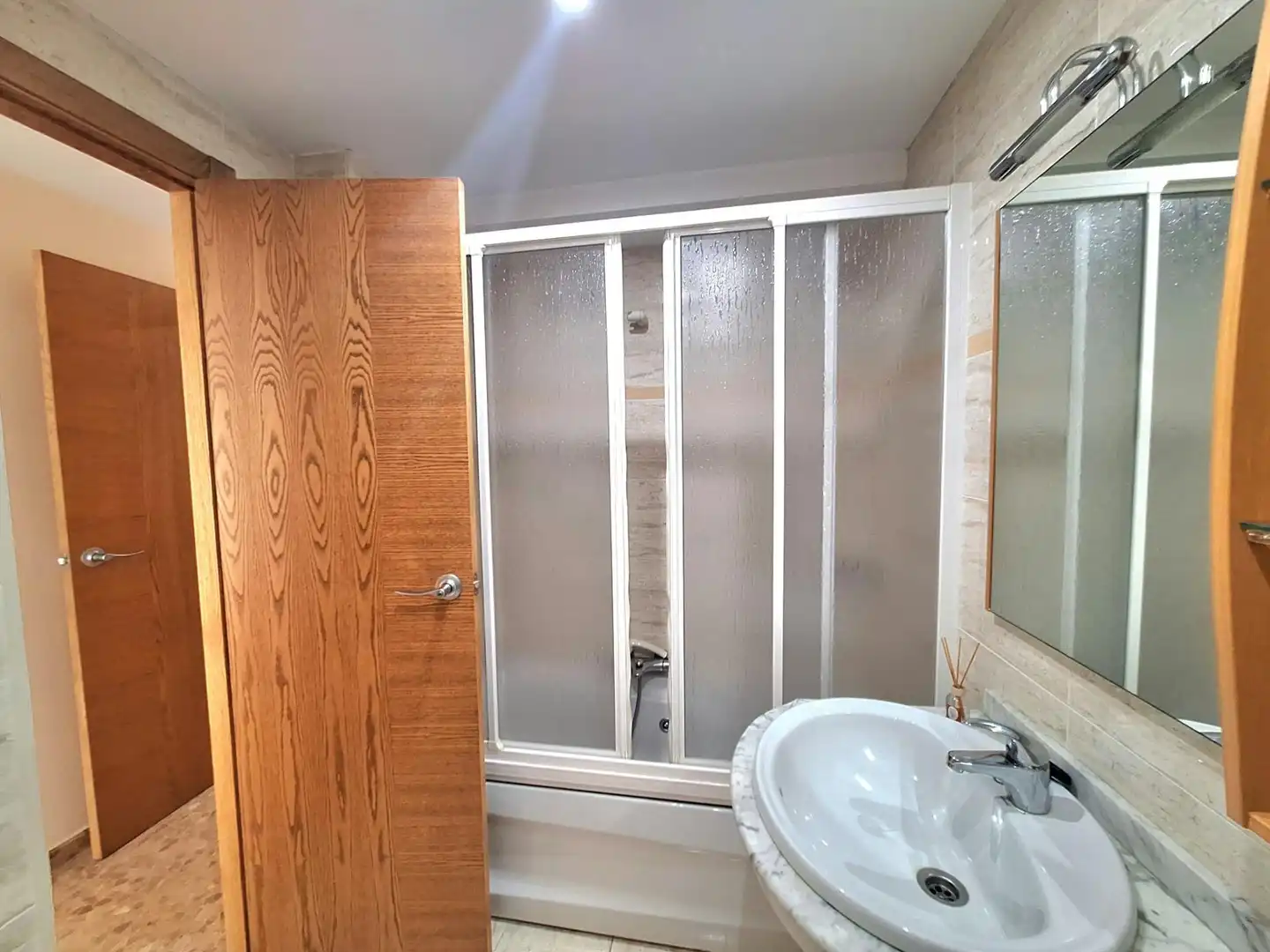 Bathroom of Flat for sale in Carcaixent, Valencia