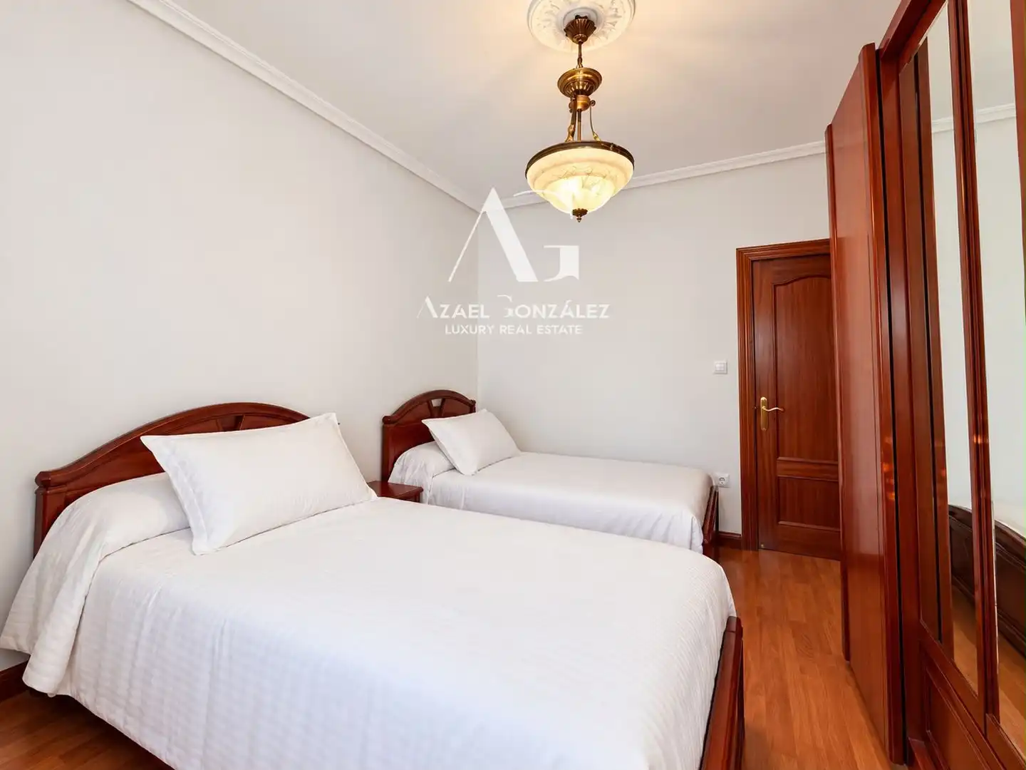 Habitación de Casa o chalet en venta en Torrelavega  con Calefacción y Amueblado