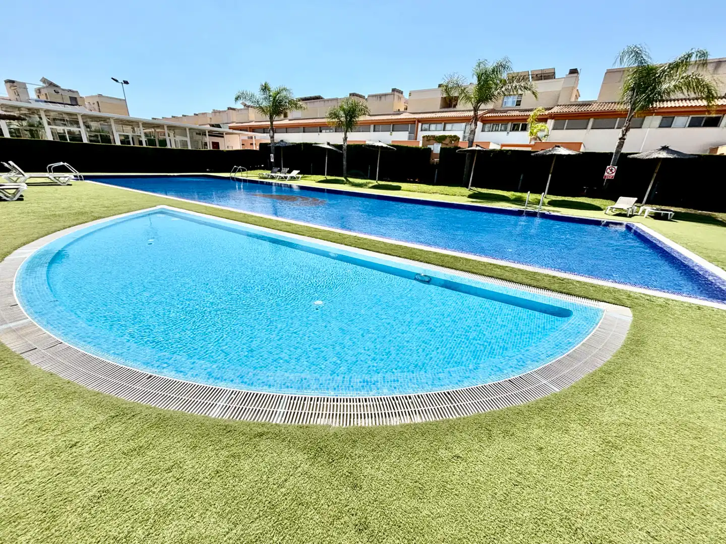 Piscina de Casa adosada en venda en Alicante / Alacant amb Aire condicionat, Calefacció i Jardí privat
