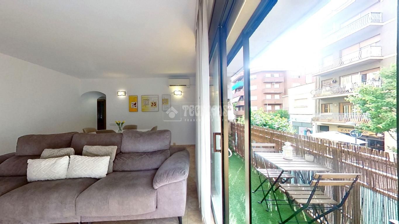 Exterior view of Flat for sale in Barberà del Vallès  with Balcony