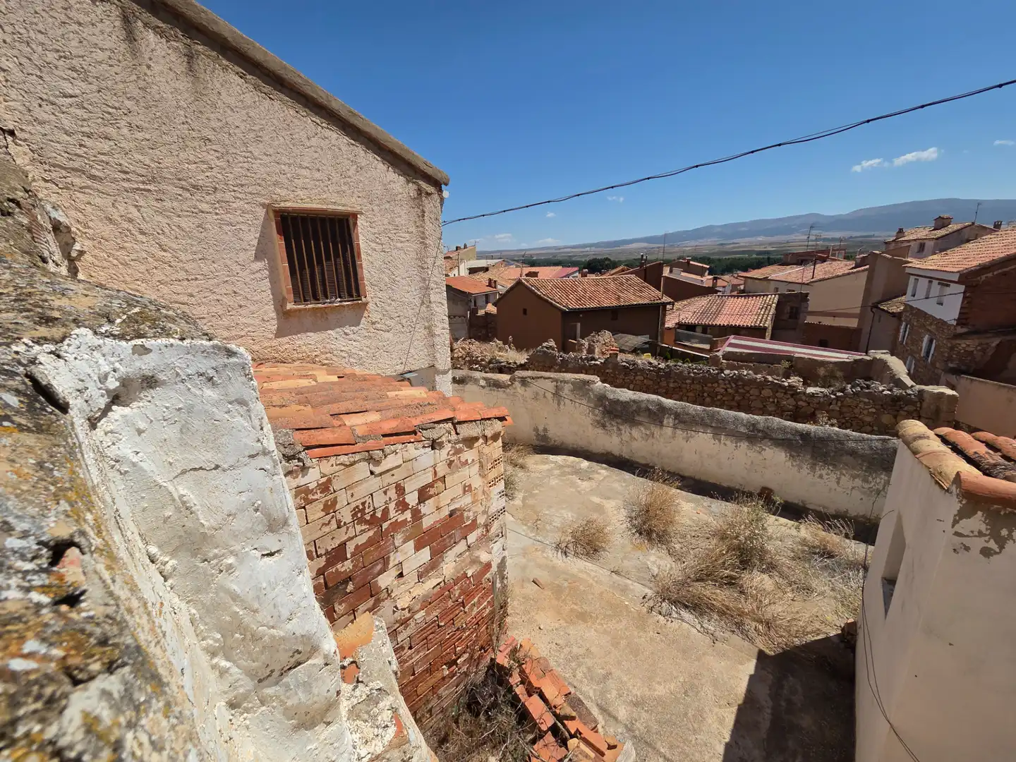 Vista exterior de Casa o xalet en venda en Alfambra amb Terrassa i Moblat