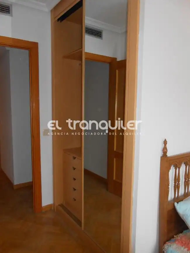 Bedroom of Flat for rent in Madrid  with Air Conditioner, Parquet flooring and Swimming Pool