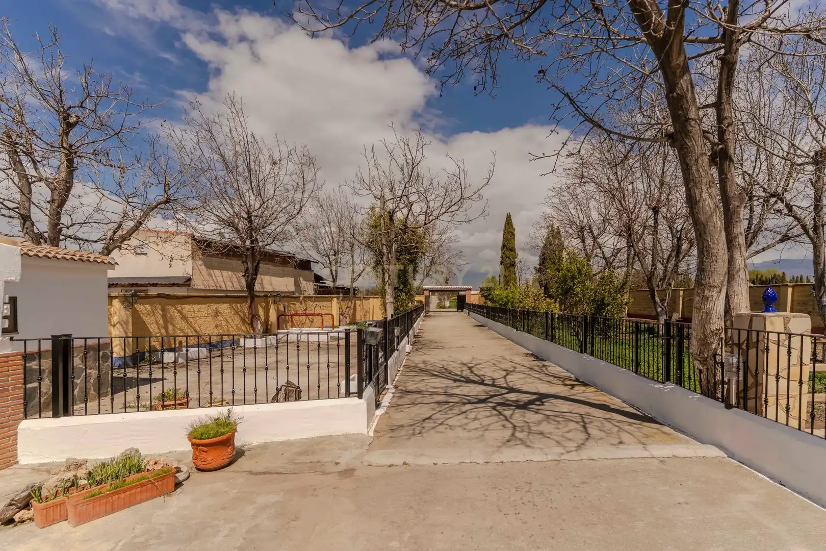 Außenansicht von Haus oder Chalet zum Verkauf in Granada mit Klimaanlage, Privatgarten und Abstellraum